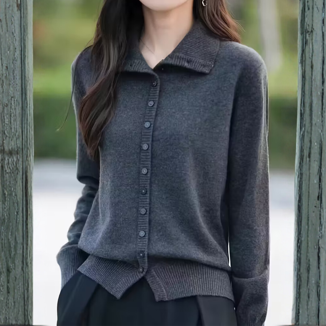 Adeline - A cardigan that settles around you gently