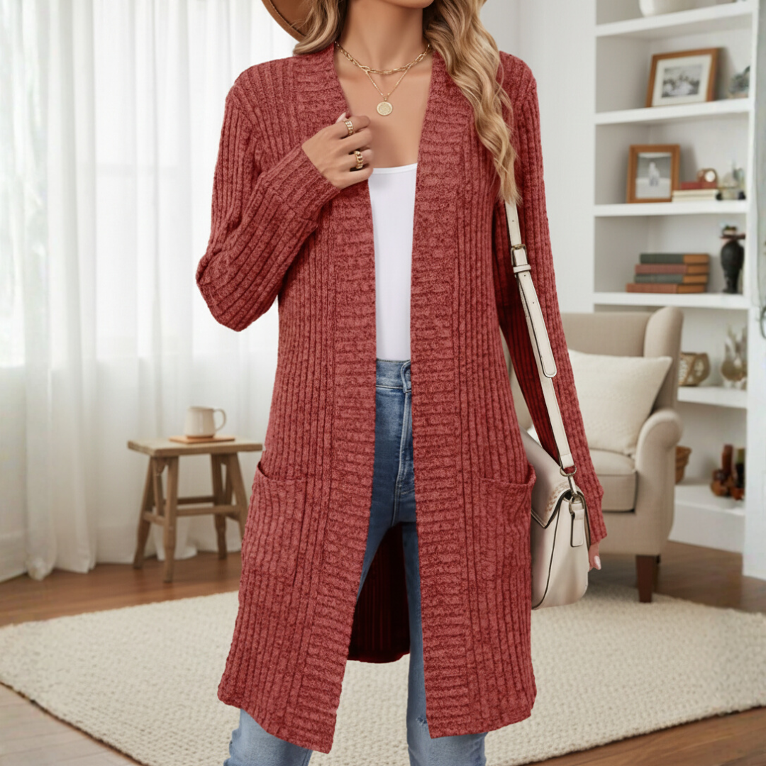 Scarlett - The cardigan that turns simple into striking